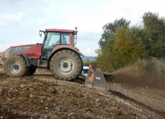 broyage pierres pour préparation avant semis