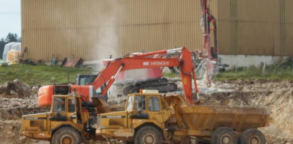 Début des travaux de terrassement en pleine masse